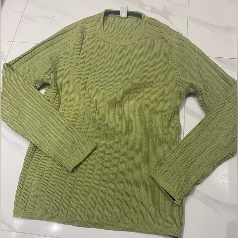 Gap sweater